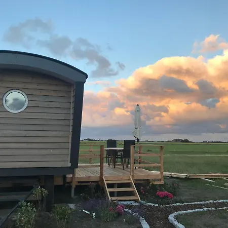 Hotel Schaeferwagen Tiny House Auf Dem Friesenhof Pellworm Exterior foto