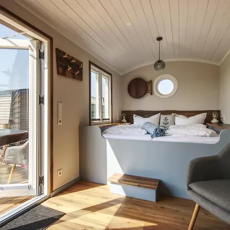 Hotel Schaeferwagen Tiny House Auf Dem Friesenhof Pellworm Exterior foto