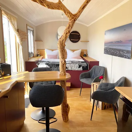 Hotel Schaeferwagen Tiny House Auf Dem Friesenhof Pellworm Exterior foto